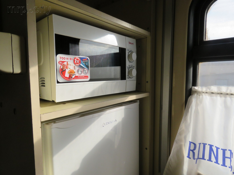 Мариупольские поезда оборудовали холодильниками и микроволновками (ФОТО)