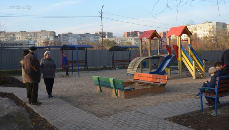 В Мариуполе новые «Уютные дворы» благоустроили на  2,7 млн гривен (ФОТО)