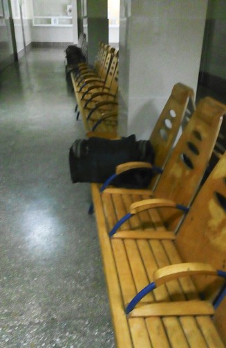 В Мариуполе из-за подозрительной сумки, на ж/д-вокзал вызвали взрывотехников (ФОТО)