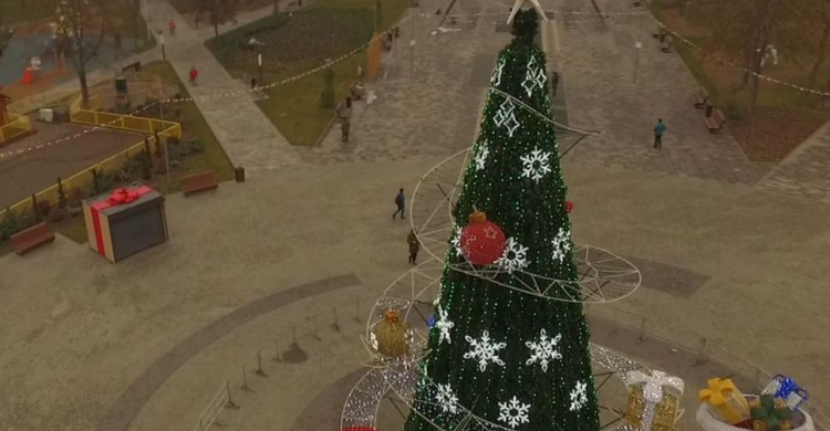 Футуристическую елку Мариуполя показали с высоты птичьего полета