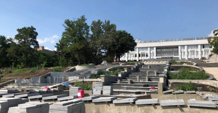 Благоустройство парка имени Гурова в Мариуполе близится к завершению. Что уже сделано
