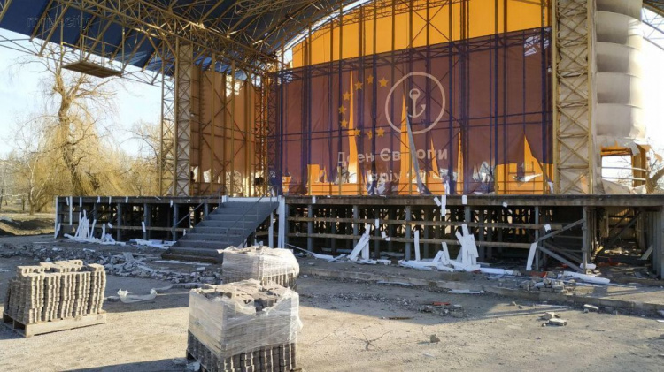 Реконструкция в Мариуполе: когда в парке им. Гурова начнется монтаж фонтанов (ДОПОЛНЕНО ФОТО)