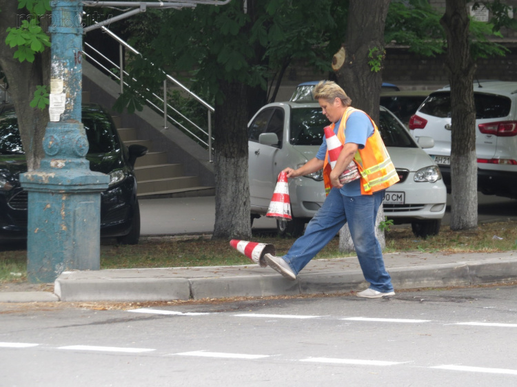 Пешеходные «зебры» в Мариуполе значительно «похудеют». Введен новый ГОСТ (ФОТО) 