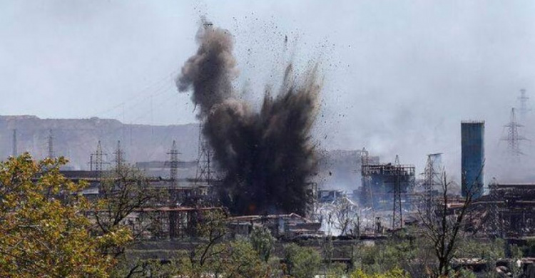 Завод продолжает сражаться: на «Азовстали» в Мариуполе оккупанты подорвались на мине