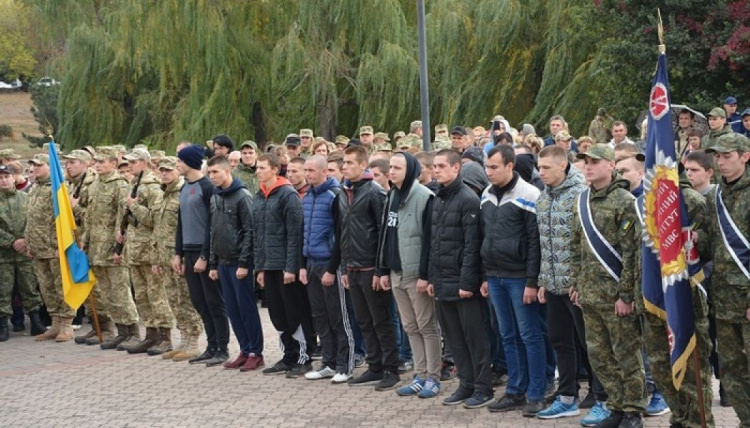 Мариупольские призывники и курсанты присягнули на верность украинскому народу (ФОТО)