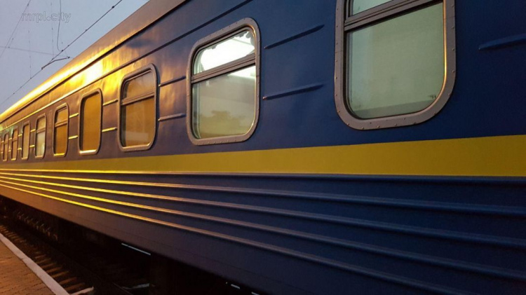 Перемены! Мариупольцы в Киев поехали в 10 новых СВ и купе вагонах (ФОТО)
