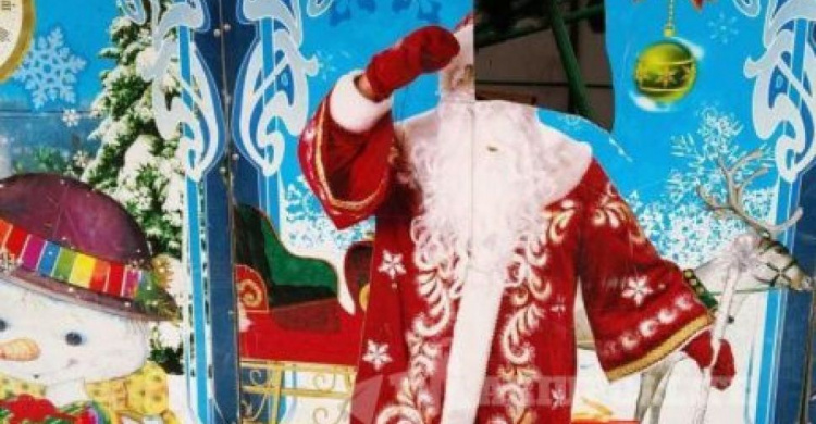 В Мариуполе устраняют последствия новогоднего вандализма около «Нептуна» (ВИДЕО)