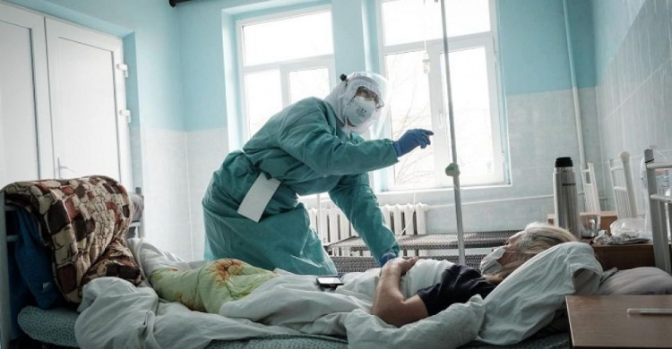 В Украине вновь растет число выявленных за сутки больных COVID-19