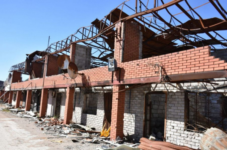 Жители поселка вблизи Мариуполя одни из первых могут получить компенсацию за разрушенные дома