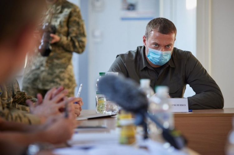 Владимир Зеленский пообедал с военными и провел совещание в Донбассе