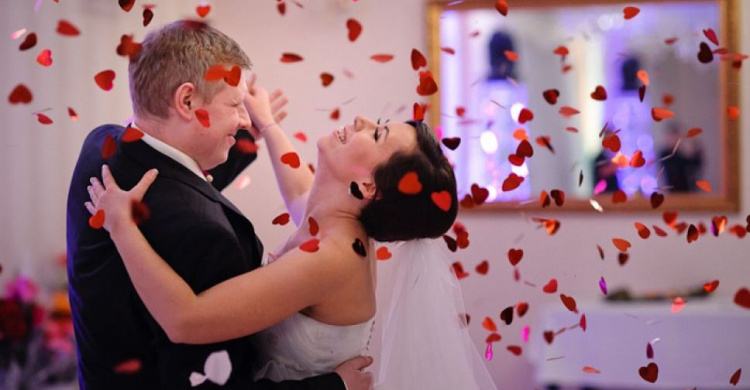 В Мариуполе в День влюбленных можно будет жениться до полуночи