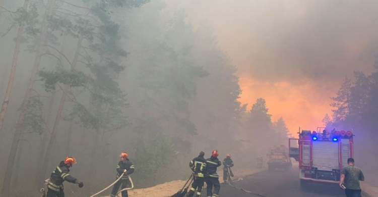 Спасатели Донетчины отправились тушить масштабный пожар в Луганской области