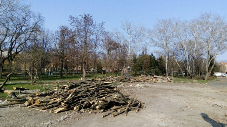 В парке «Веселка» в Мариуполе начали масштабную реконструкцию (ФОТО)
