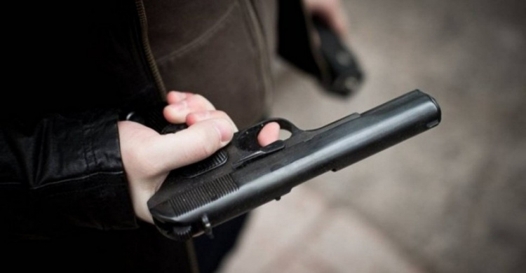Грабители угрожали мариупольцу игрушечным пистолетом