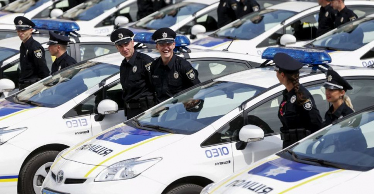 Патрульная полиция Мариуполя осваивается в новой для себя роли ГАИ на областных трассах (ФОТО)