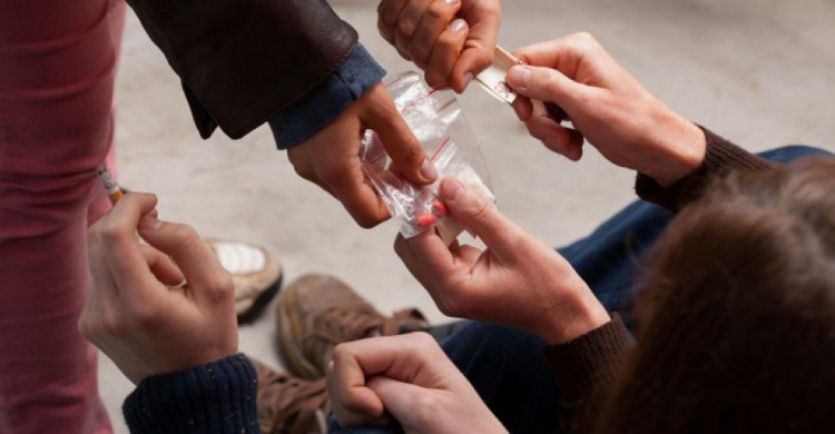 В Мариуполе подростку под наркотиками понадобилась медпомощь