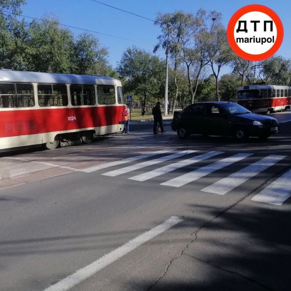 В Мариуполе трамвай попал в аварию
