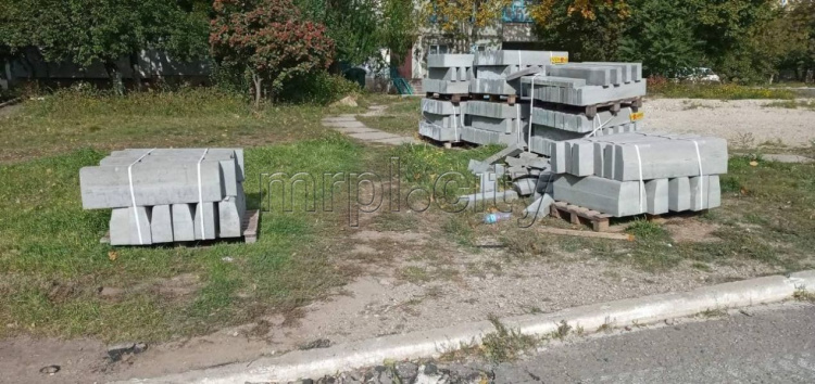 В Мариуполе похитили бордюры со стройки «Уютного двора»