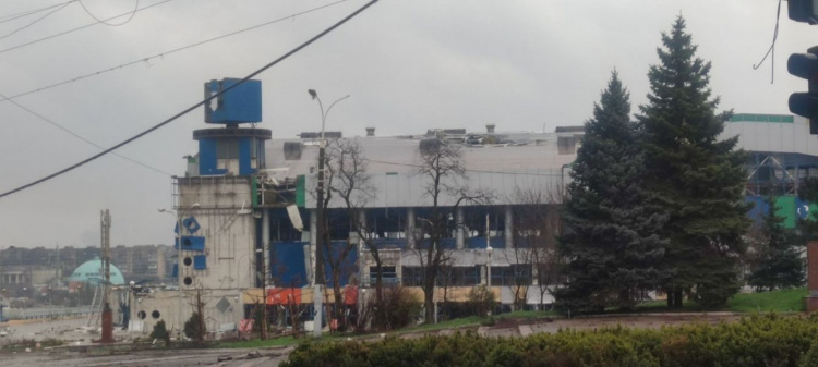 В Мариуполе оккупанты уничтожили спорткомплекс «Ильичевец»