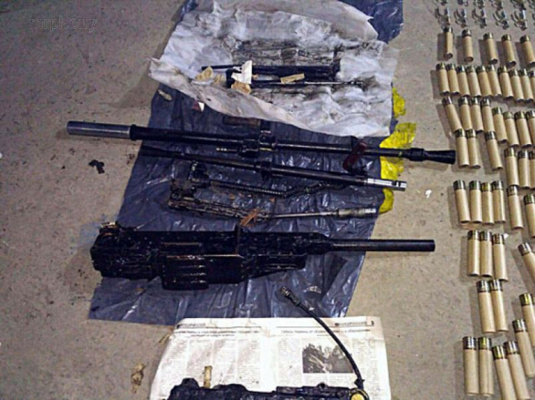 Полицейские Донетчины «выловили» на рыбной базе оружие и тысячи боеприпасов (ФОТО)
