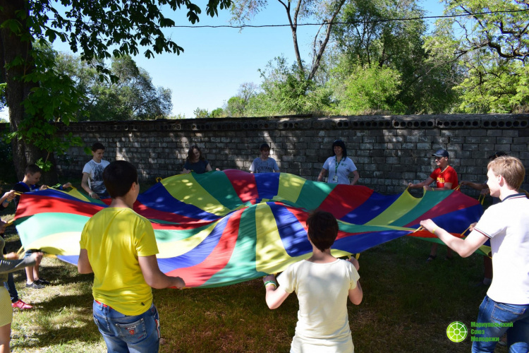 Мариупольские школьники развлекались на фестивале 