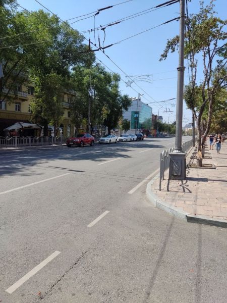 В центре Мариуполя перекрыли движение: водители игнорируют запрет?