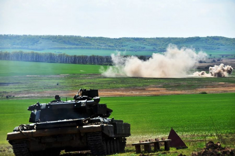 В зоне ООС в Донбассе танки открыли огонь (ФОТО)