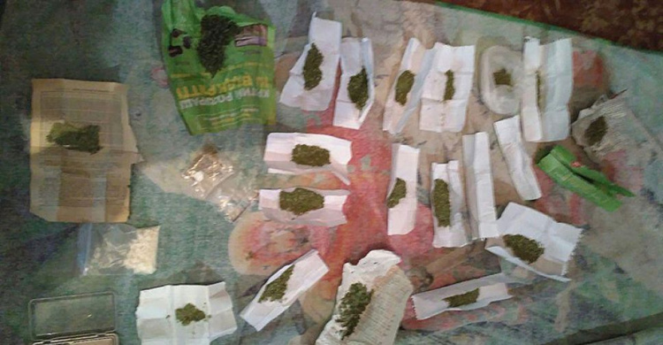 Обворованная мариупольчанка попалась на хранении наркотиков (ФОТО)