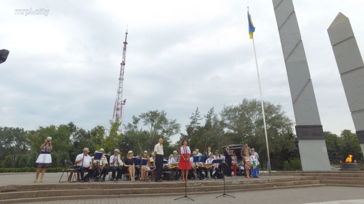 Флаг - это оберег для украинских воинов, которые охраняют сон мирных жителей, - Бойченко (ФОТО+ВИДЕО)