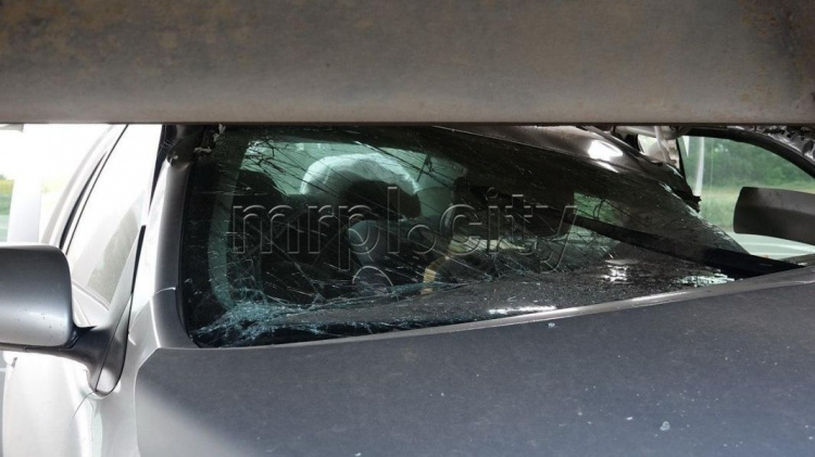 На трассе под Мариуполем автомобиль с детьми попал под «КамАЗ»