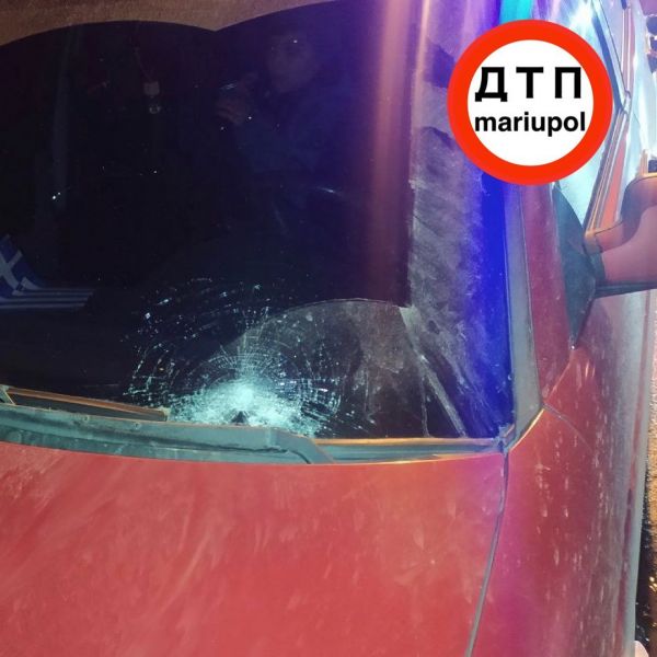 Автомобиль сбил женщину на мариупольской улице