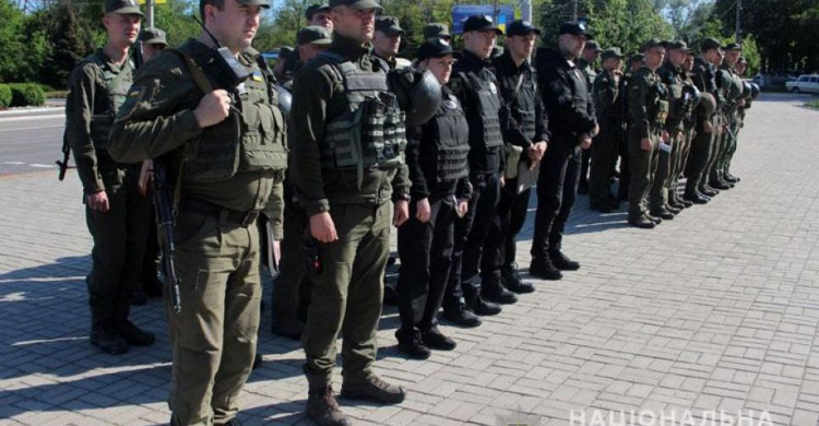 В Донецкой области на защиту жителей вышло около  1000 полицейских (ФОТО)