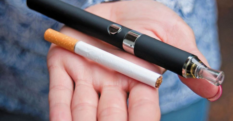 Подросткам запретили «вейпить»: в Украине ужесточили правила продажи электронных сигарет