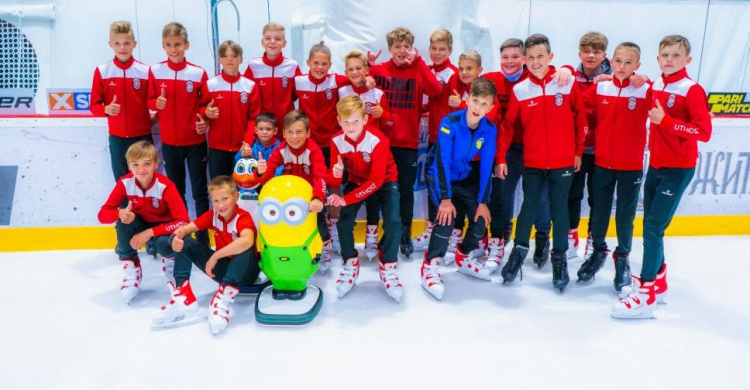 В Мариуполе детский лагерь на льду посетили около 1 000 школьников