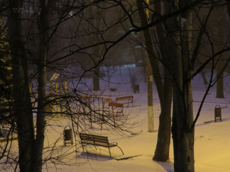 Мариуполь под снегом. Коммунальщики вышли на борьбу (ФОТО+ДОПОЛНЕНО)