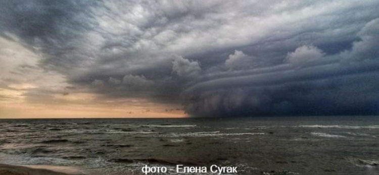 Шторм под Мариуполем и торнадо на побережье Азовского моря
