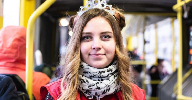 Девушка из Донбасса стала самым креативным кондуктором столицы (ФОТО)