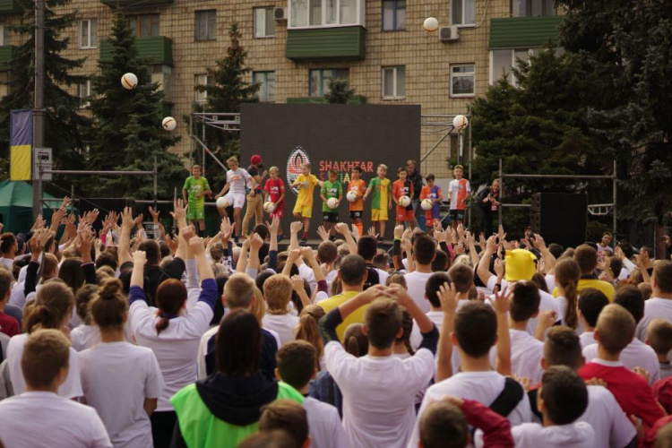 «Давай, играй!»: в Мариуполе стартовала Школьная лига «Шахтера» (ФОТО)