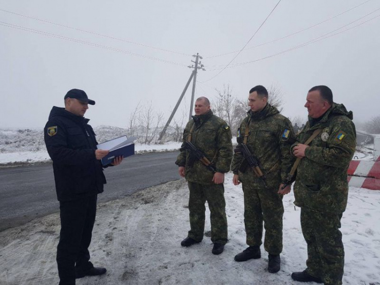 Полицейских из разных городов Украины наградили в Мариуполе (ФОТО)