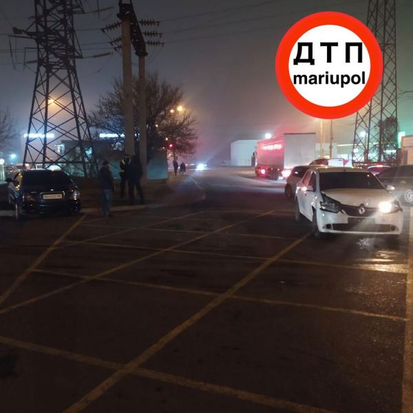 В Мариуполе произошло два ДТП на аварийных участках: один из автомобилей перевернулся