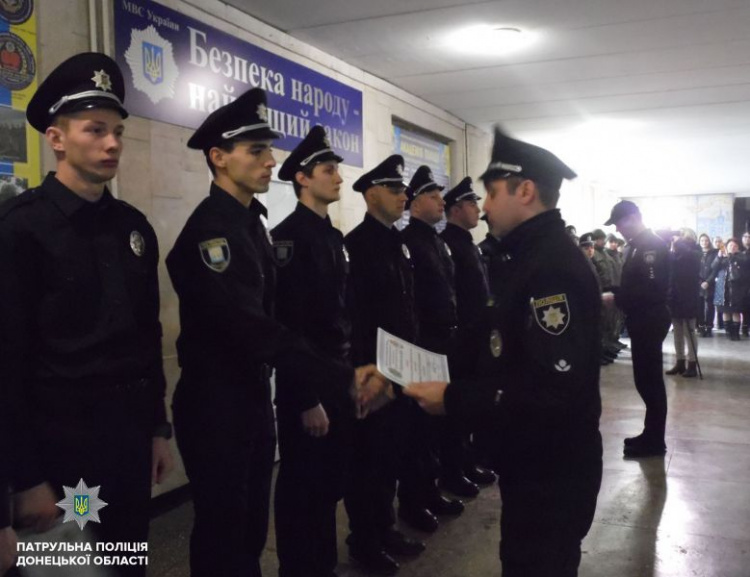 Патрульная полиция Мариуполя пополнилась новыми сотрудниками (ФОТО+ВИДЕО)