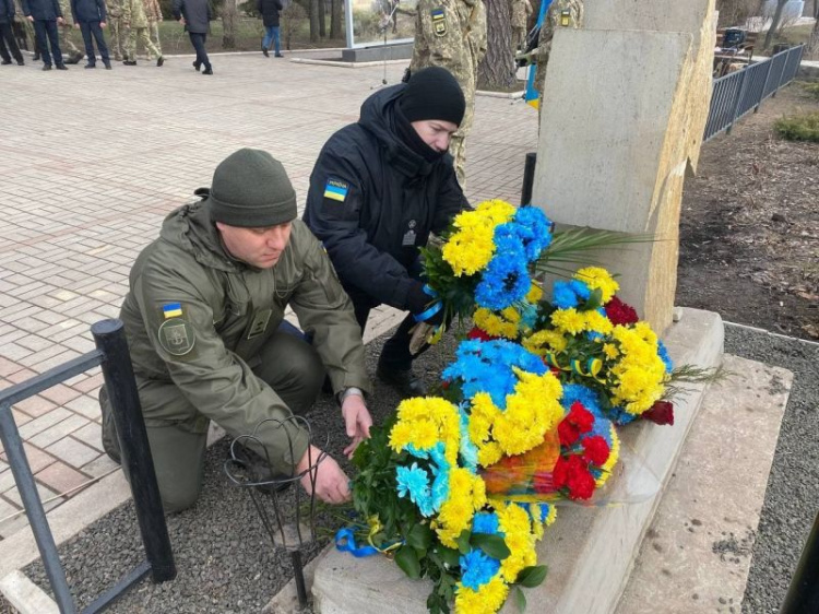В Мариуполе почтили память погибших защитников Донецкого аэропорта