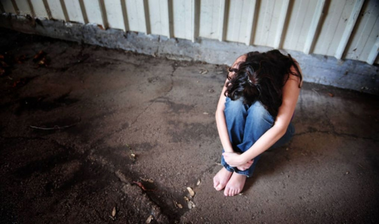 В Мариуполе жертвой насильника стала 14-летняя девочка