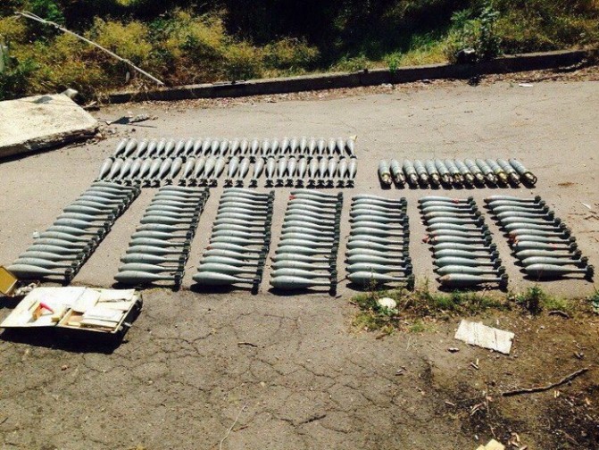 Вблизи серой зоны «ДНР» прятала большой запас снарядов и мин