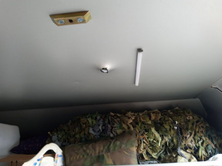 Вблизи Мариуполя боевики атаковали автомобиль военных медиков (ФОТО)