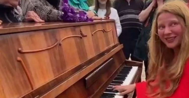 Турция указала на дверь пианистке, которая выступала в оккупированном Мариуполе