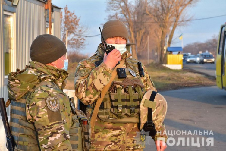Зачем глава Нацполиции Украины посетил блокпосты под Мариуполем