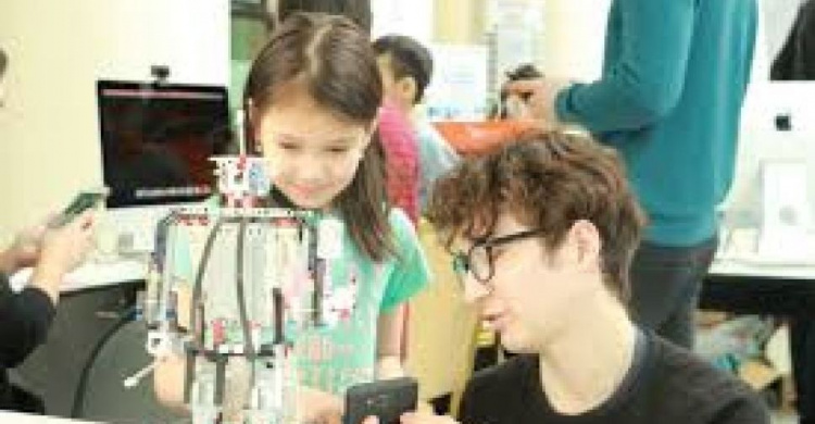 Мариупольским школьникам предлагают создать собственного робота