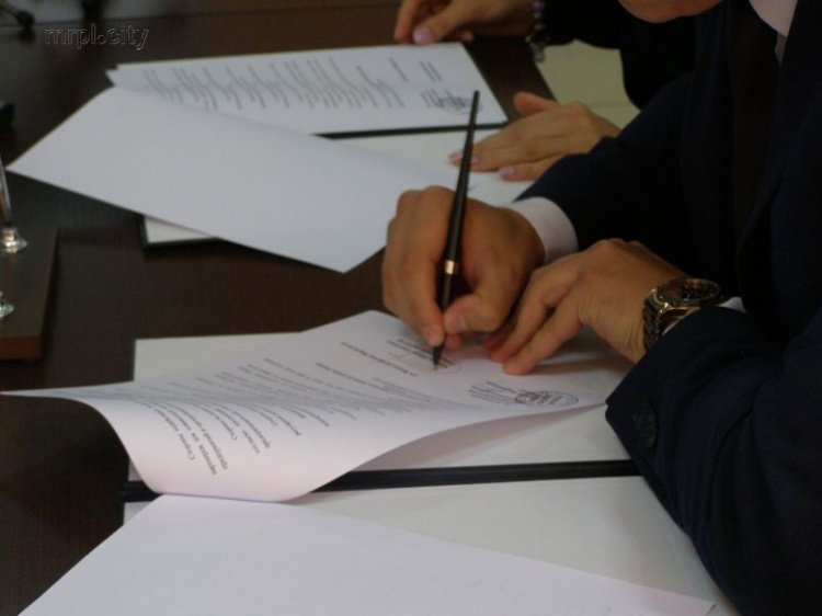 В Мариуполе подписали меморандум о сотрудничестве с иностранными предпринимателями (ФОТО)