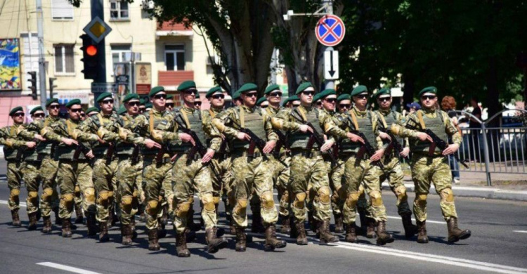 В военном параде в Мариуполе примут участие «Азов», морская пехота, пограничники и нацгвардия